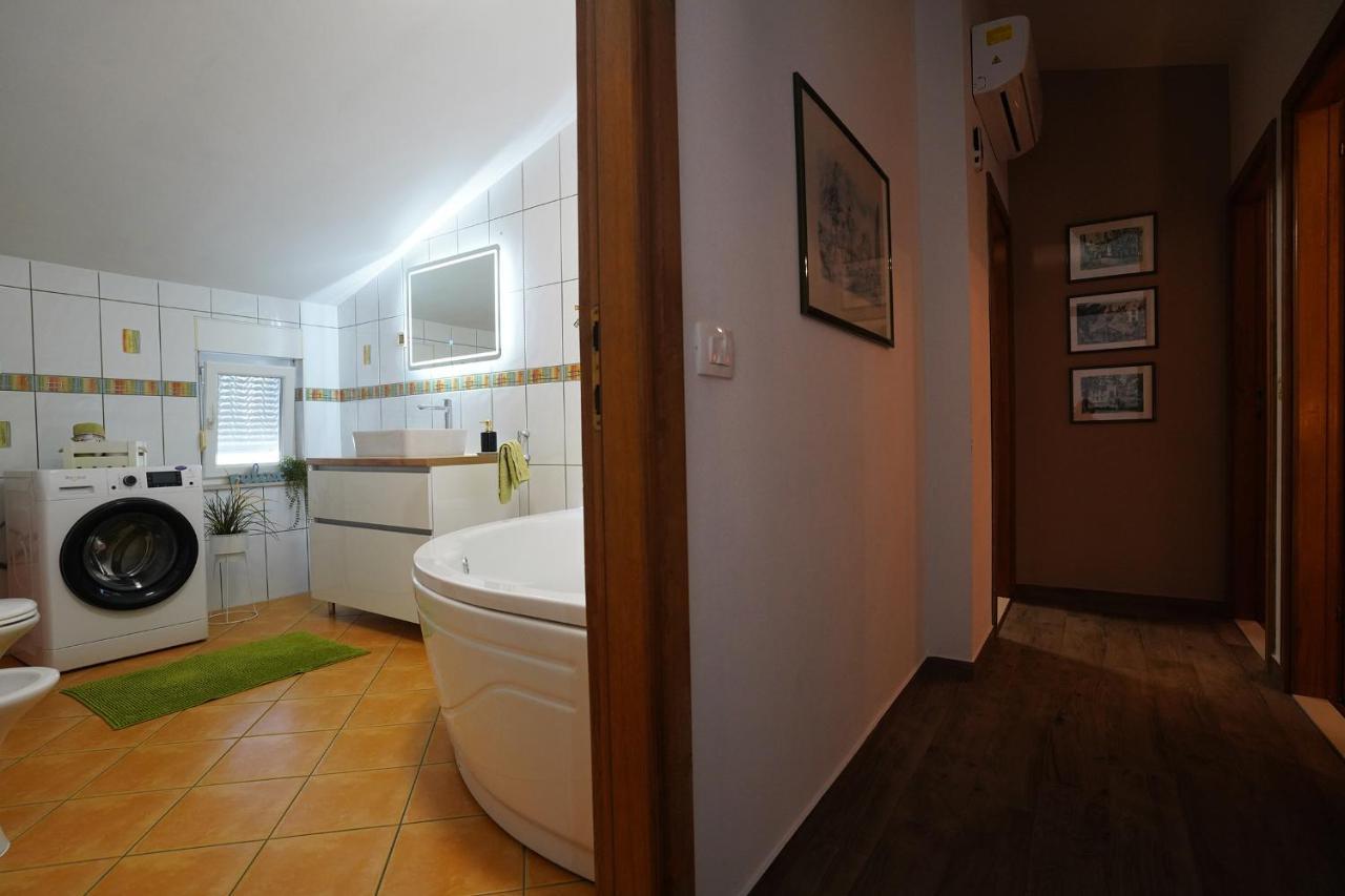 Villa Tago With Heated New Pool Kaštela Εξωτερικό φωτογραφία